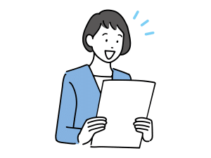 書類を見て嬉しそうな女性