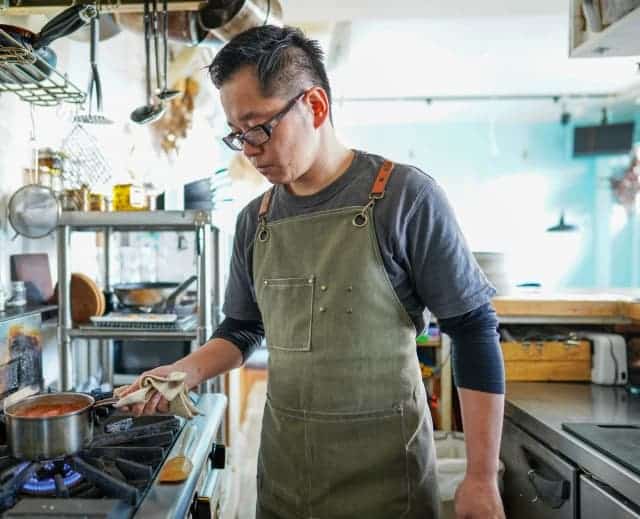 飲食店を経営する男性